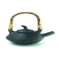 Kettle With Bamboo Ring