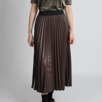 Side Color Point Accordion Skirt