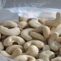 W320 Cashew Kernels