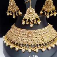 Gorgeous Kundan Set In Metal Polish