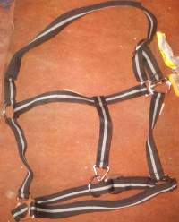 PP halter black white