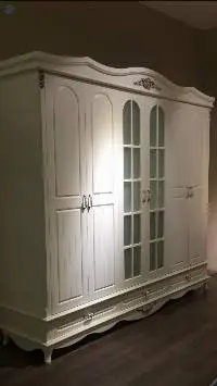 Elegant Wardrobe W28
