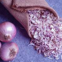 Dehydrated Pink Onion Flakes