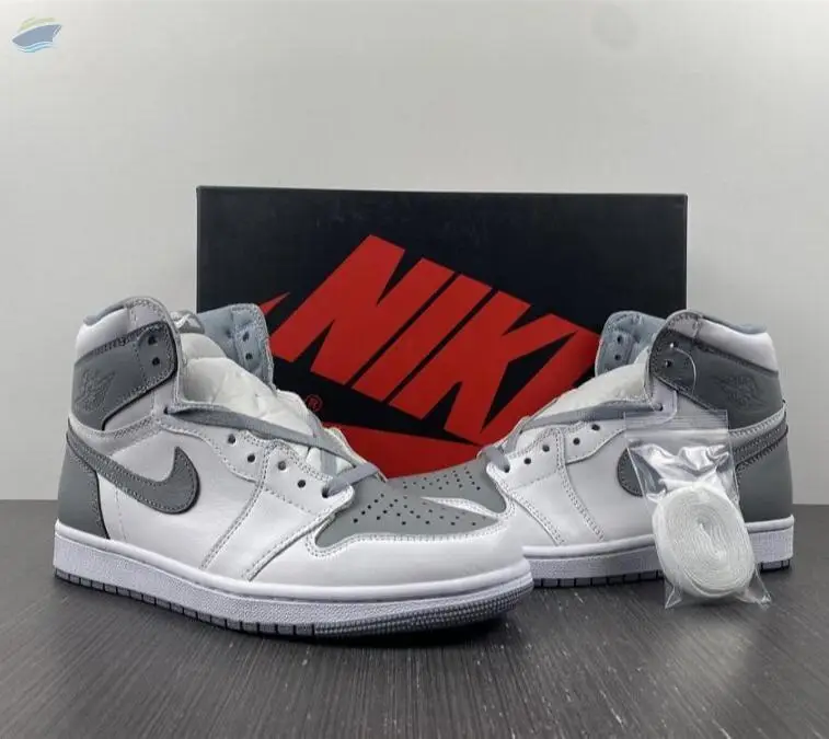 Air Jordan 1 High OG Stealth