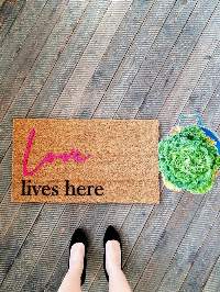 Love Lives Here Neon Paspas