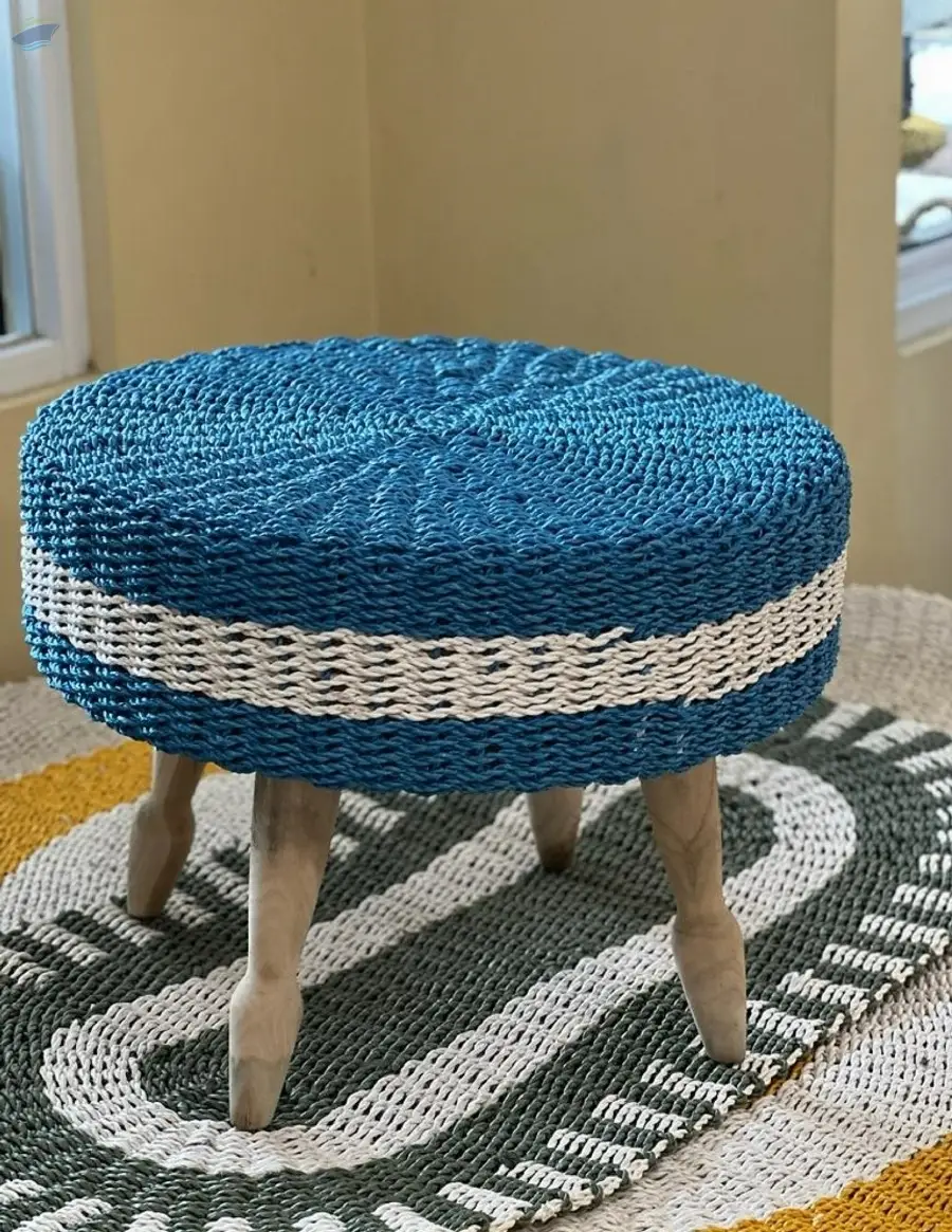 Round Table, set of 1