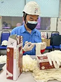 Nitrile & Latex Gloves