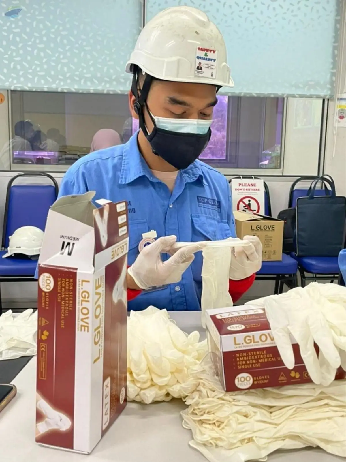 Nitrile & Latex Gloves