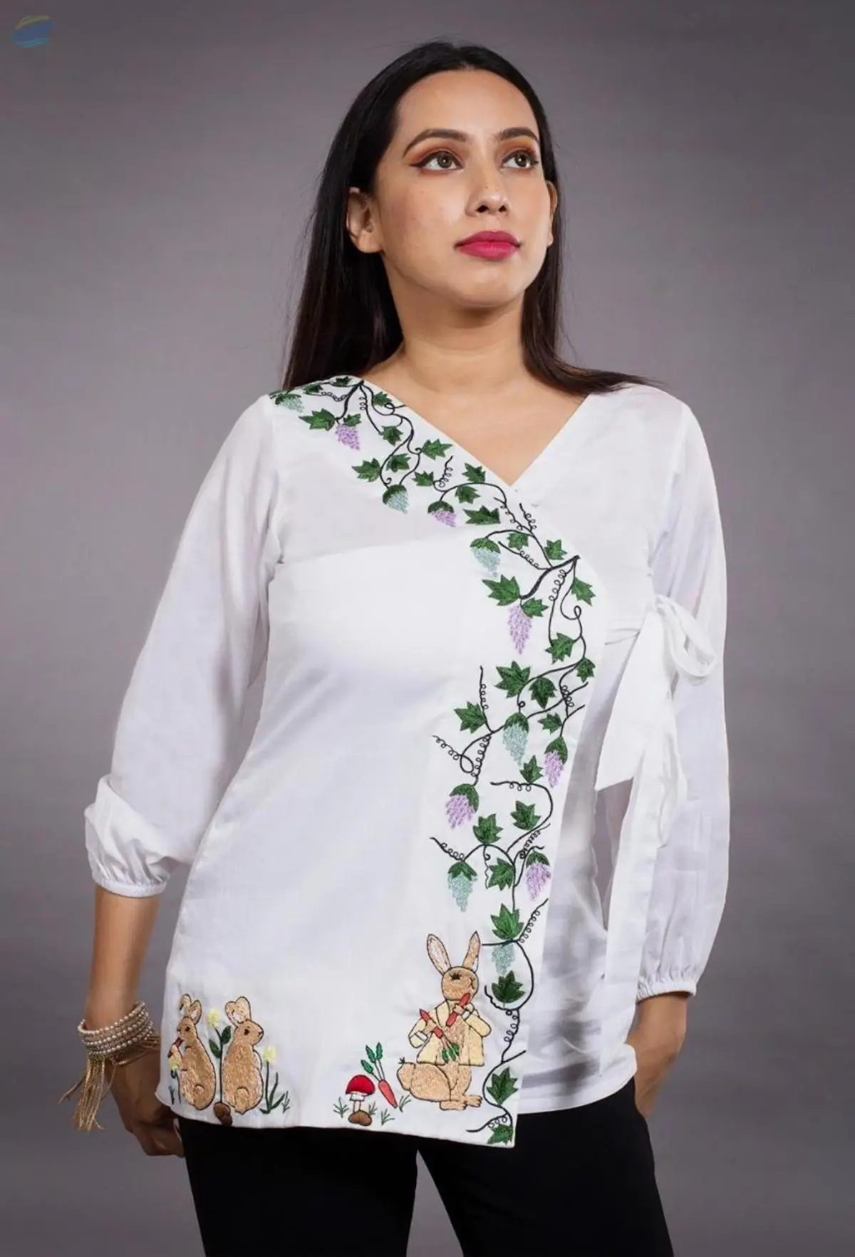 Rabbit & Grape Vine Top