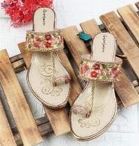 Futcart Women Wedge Slippers