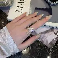 Upscale Stylish Fashion Flower Ring
