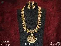 Kemp Necklace Set
