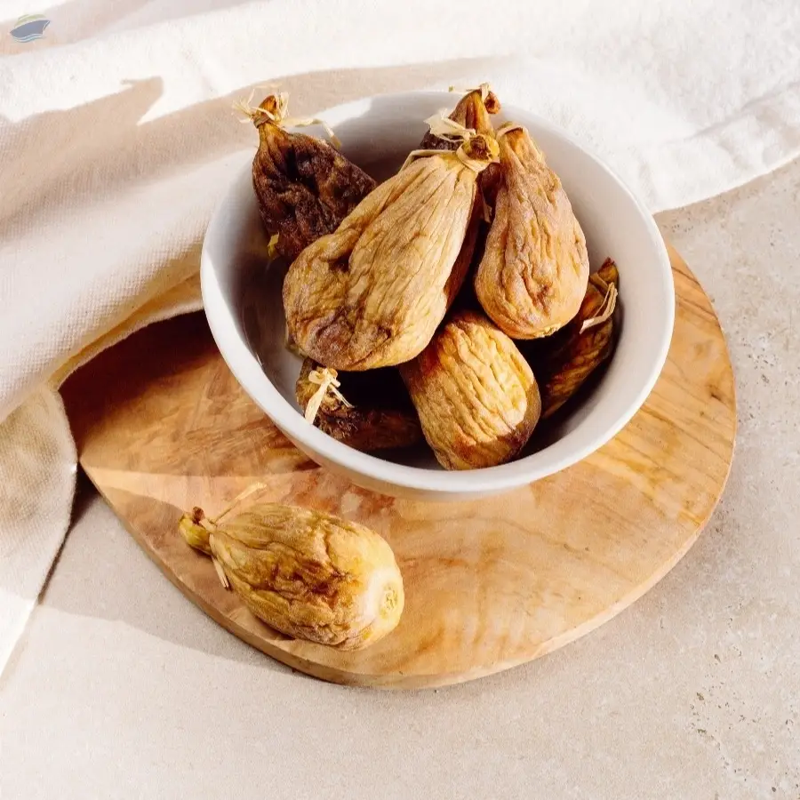 dried apricot,grapes,fig , fresh grapes