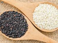 Black and White Sesame Seeds