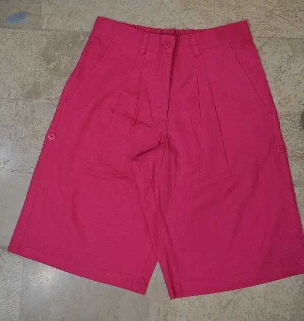 Ladies Short With Turnups