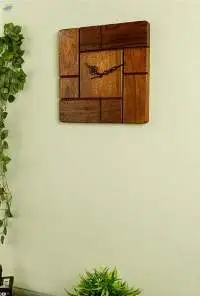 Wall Clock with perfect Wooden Grains