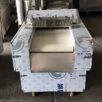 Whole chicken cutting machine