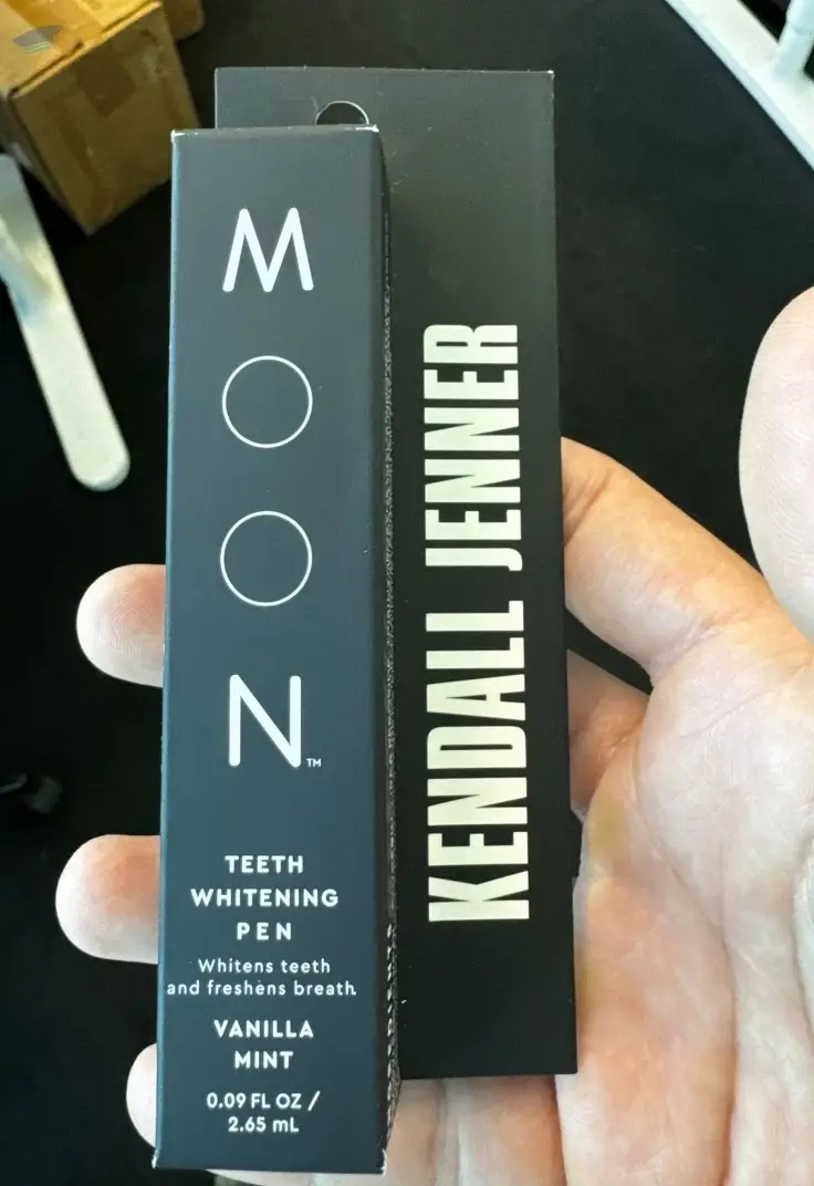 MOON Kendall Jenner Teeth Whitening Pen