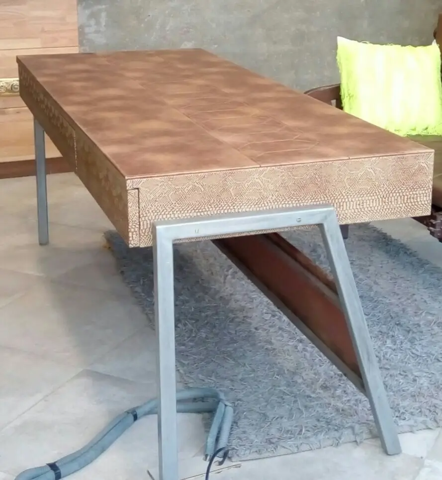 TH-L. Desk-002