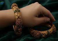 Matta Gold Ruby Green Kemp Bangle