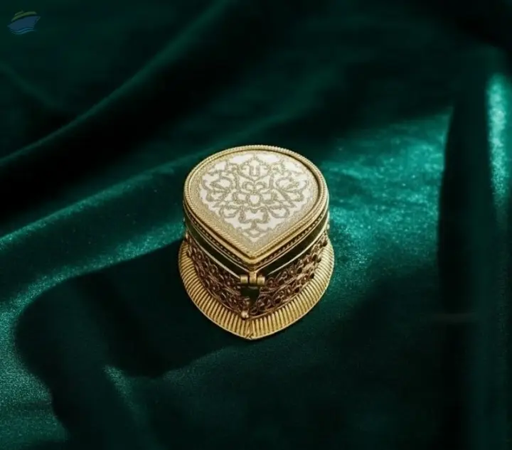 Gold Fancy Thewa Sindoor Box