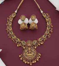 Clustered Pearl Short Necklace Set