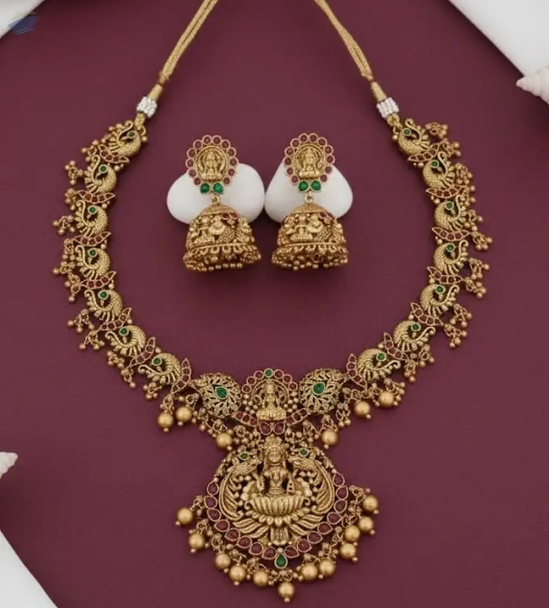 Clustered Pearl Short Necklace Set