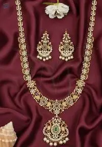 Kemp Design Clustered Pearl Necklace Set