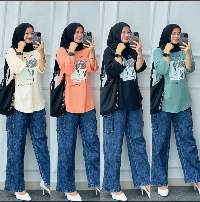 Set Muse In Street Girl
