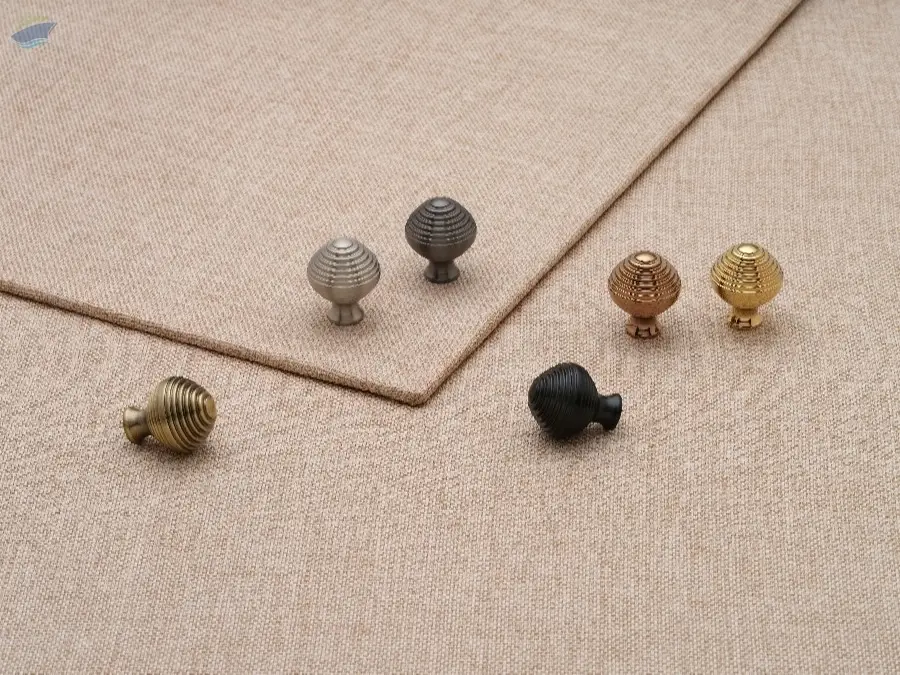 Perl Brass Knob