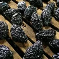 Prunes Giant With Pit