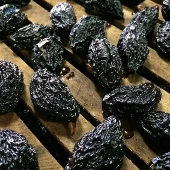 Prunes Giant With Pit