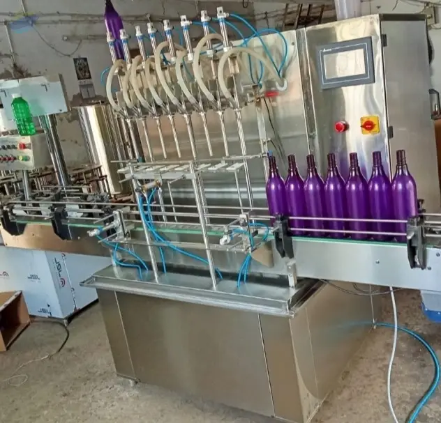 Automatic servo base filling machine