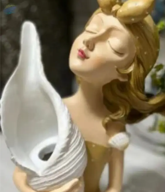 OG-31 Girl With Seashell Vase