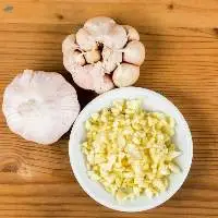 Chopped Garlic Pieces