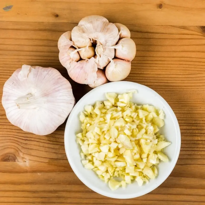 Chopped Garlic Pieces