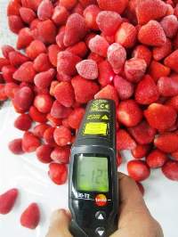 Dried Strawberries (( whole & slices ))